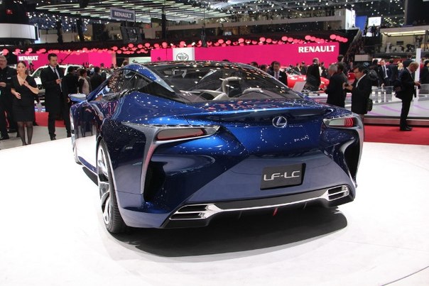 Гибридный Lexus IS, который не будет доступен жителям США, был представлен на Женевском автосалоне 2013.Гибридный Lexus IS, который не будет доступен жителям США, был представлен на Женевском автосалоне 2013.