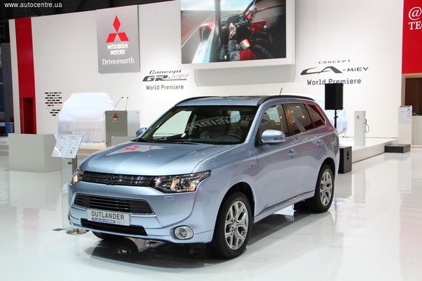На автосалоне Женева 2013 Mitsubishi представил два гибрида и электромобиль.На автосалоне Женева 2013 Mitsubishi представил два гибрида и электромобиль.