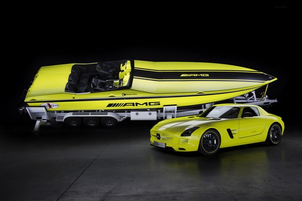 Подразделение Mercedes-AMG и производитель катеров и яхт Cigarette Racing представили на выставке Miami International Boat Show уникальную гоночную яхту с электродвигателем.