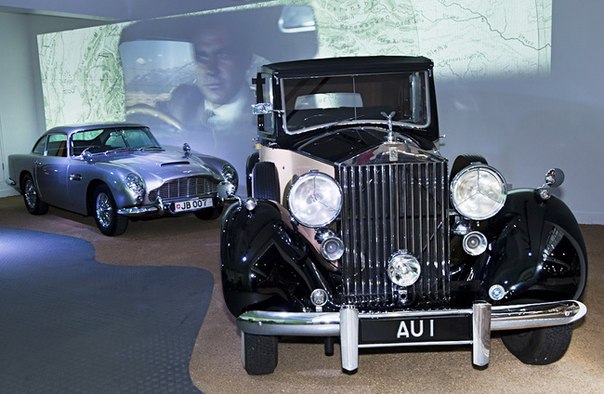 Национальный автомобильный музей Великобритании в Бюли представляет самую большую в мире экспозицию транспортных средств, снимавшихся в фильмах о Джеймсе Бонде – Bond in Motion.