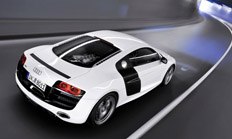 Audi R8. Разгон до сотни за 3,6 с. Мощность двигателя 525 лошадиных сил. Цена в США $114 200.
