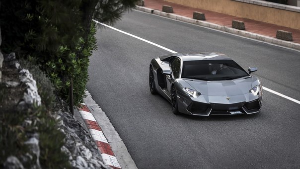 Lamborghini Aventador.