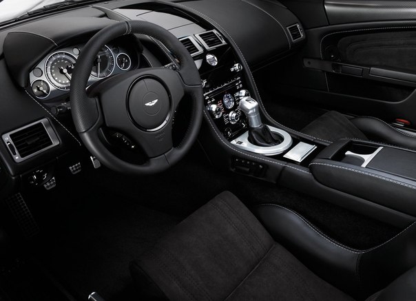 Aston Martin DBS.