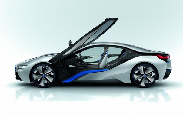 В концерне BMW решили заново пересмотреть свой концепт-кар BMW i3 2012. Новое видение этой концептуальной модели и было представлено на автомобильном салоне в Лондоне. И по этой новинке можно проследить, в каком направлении будут создаваться будущие экстерьеры и интерьеры новых моделей немецкого автогиганта. Она будет отличаться от более классических новинок BMW 3 2012 или BMW 6 Coupe 2012 года.