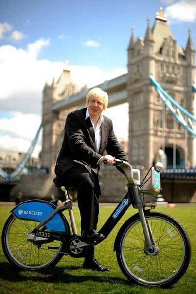 Мэру Лондона сделали замечание за езду на велосипеде без фонаря
