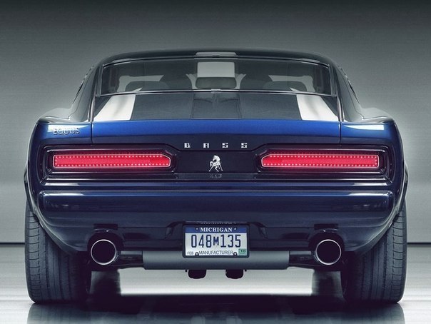 Американцы скрестили классический Mustang и современный Corvette 