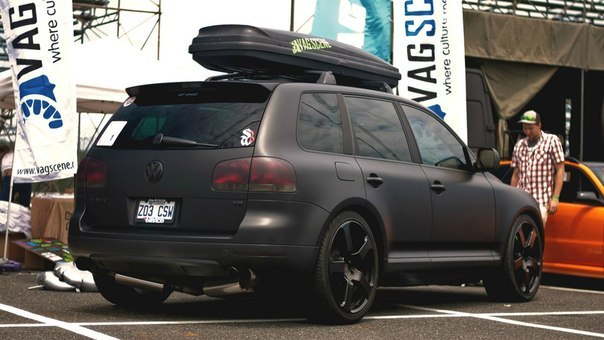Volkswagen Touareg Matte Black
