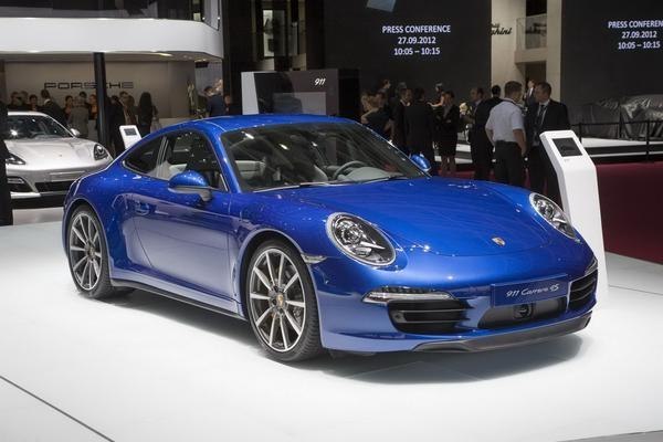 Porsche показал в Париже новые 911 Carrera 4 и 4S