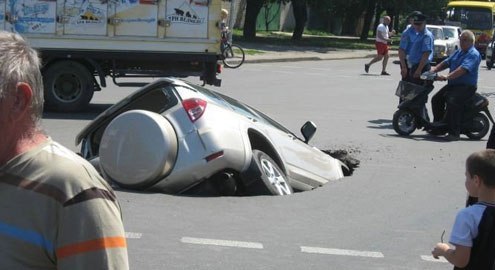 Украинские дороги признали одними из худших в мире.