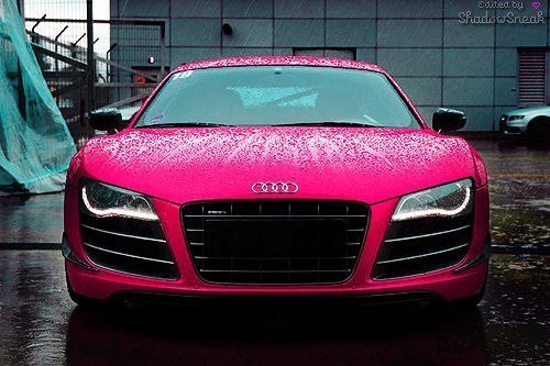 Розовая Audi R8