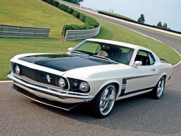Прошлое, настоящее и будущее "Mustang"