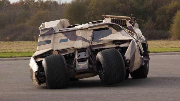 Машина Бэтмена на тестовом треке Топ Гир
