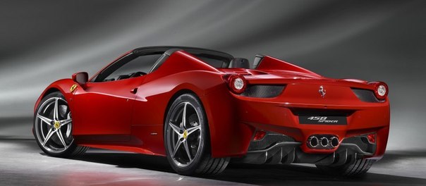 Ferrari 458 Italia построено по традиционной средне моторной схеме, дающей оптимальную развесовку по осям. Машина создана при участии ателье Pininfarina. Модель 458 Italia стала первой в производственной программе Ferrari, которая оснащается перспективным силовым агрегатом с непосредственным впрыском топлива. Двигатель — восьми цилиндровый объёмом 4499 см³ и мощностью 570 л.с. Разгон от 0 до 100 км/ч занимает 3,4 сек., максимальная скорость — 325 км/ч. Средний расход топлива составляет 13,7 л на 100 км, что значительно меньше, чем у предыдущей модели, Ferrari F430.