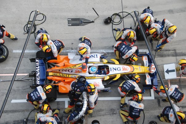 Fernando Alonso for Renault, Pit Stop @ Chinese GP 2008