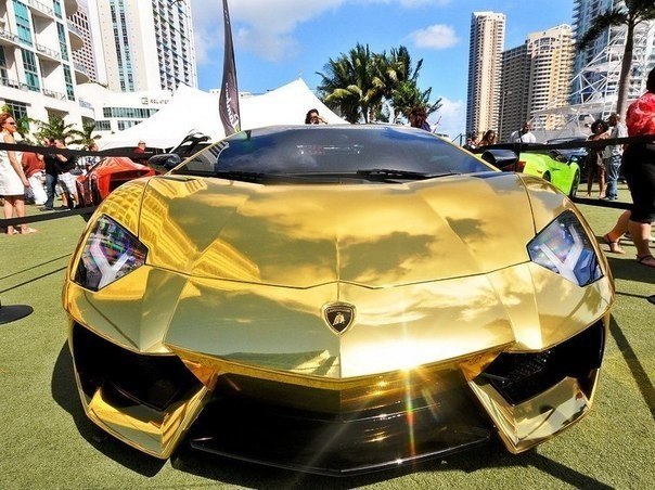 Lamborghini Aventador Gold