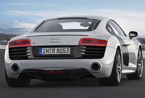 После более года тестов в Европе Audi представила суперкар R8 после фейслифтинга, незадолго перед его премьерой на парижском автошоу в сентябре. Так что же нового в родстере и купе? 